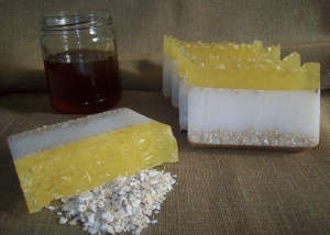 Σαπούνι γλυκερίνης με βρώμη κατσικίσιο γάλα και άρωμα μελιού