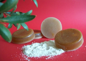 Σαπούνι με ελαιόλαδο, κόκκους ελιάς και λευκή άργιλο