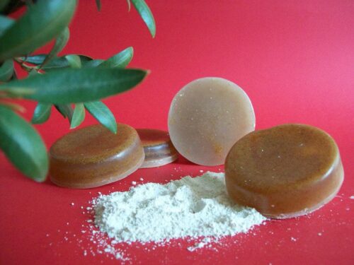 Σαπούνι με ελαιόλαδο, κόκκους ελιάς και λευκή άργιλο